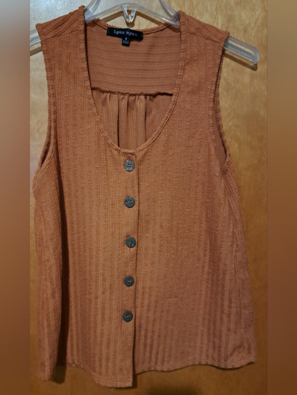 Lynn Rysn Sleeveless Button-Front Tank - Rust
